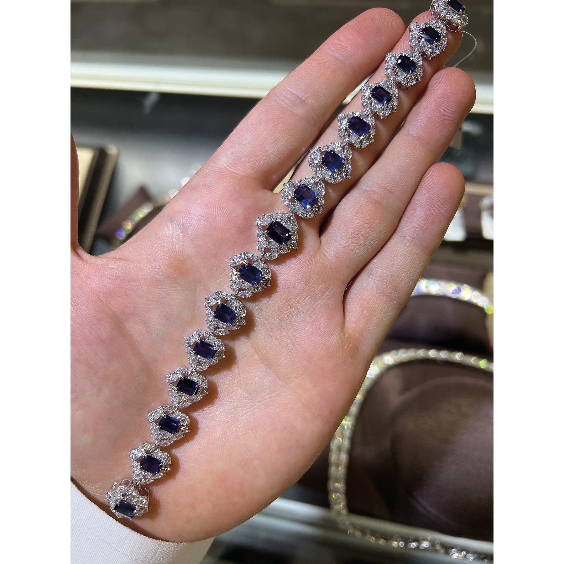 18K 21.55 Ct Blue Sapphire Match Bracelet